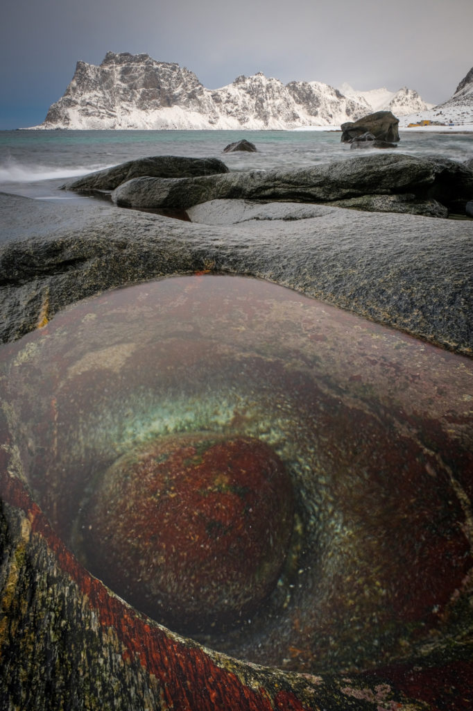 Ocean and mountains at Uttakliev beach