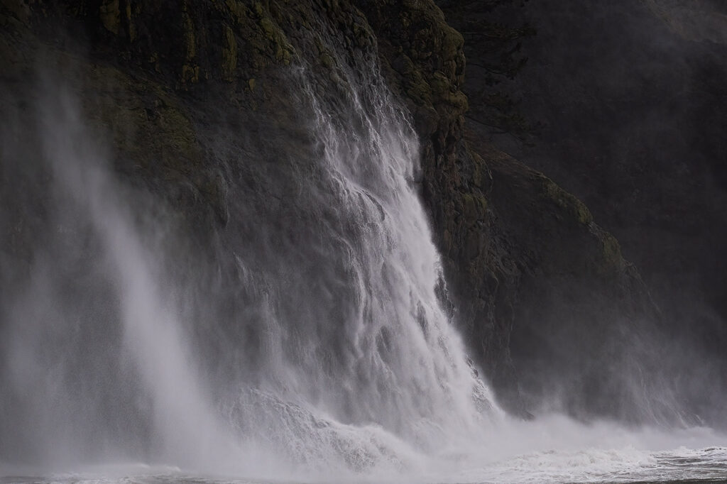 ocean wave at cape disappointment